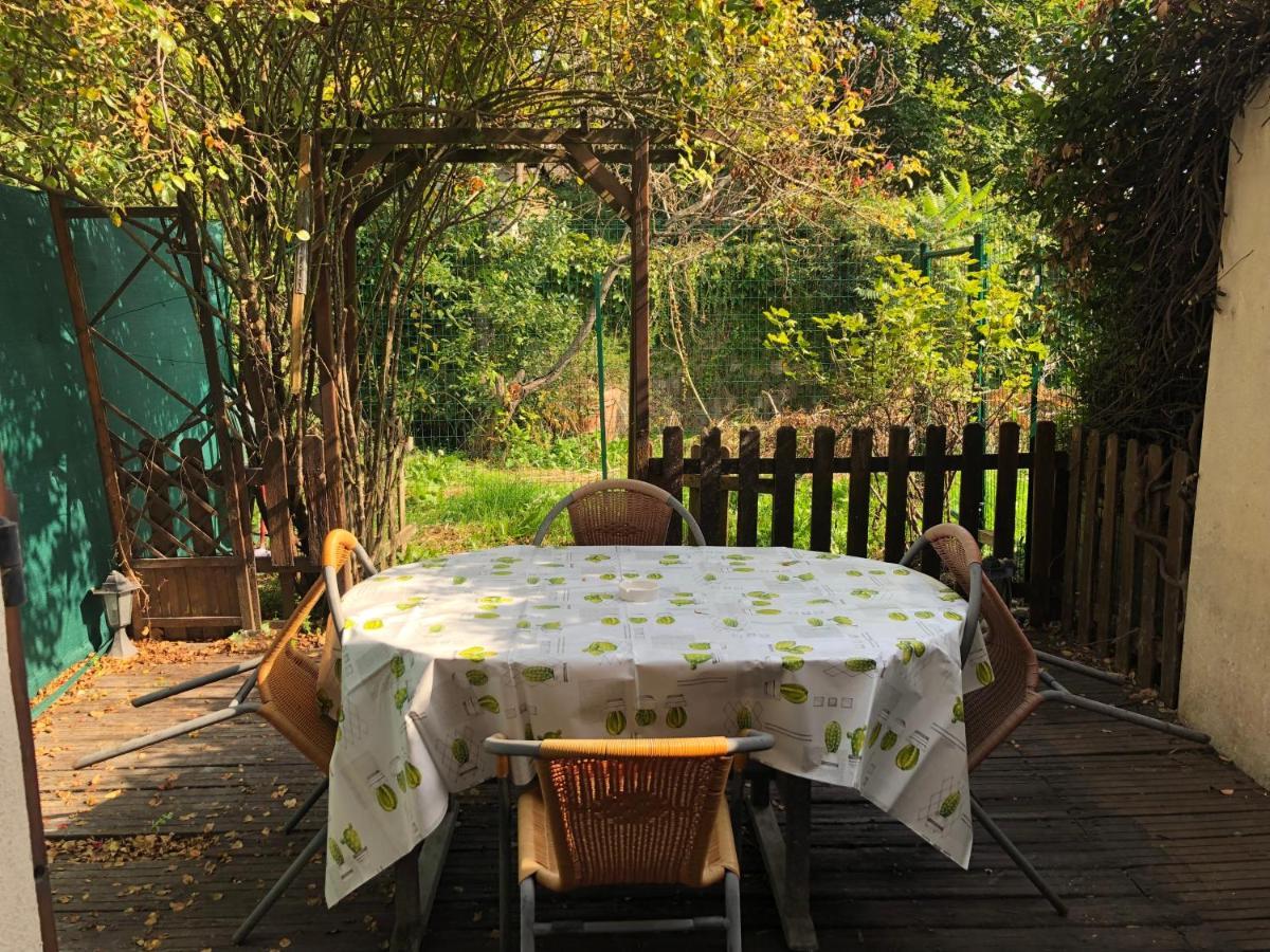 F2 Avec Terrasse Apartment Сен Дени Екстериор снимка