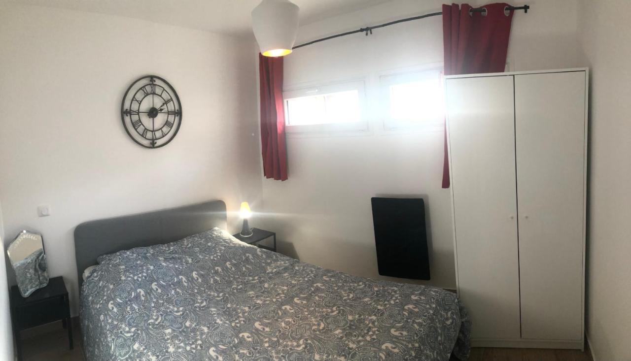F2 Avec Terrasse Apartment Сен Дени Екстериор снимка
